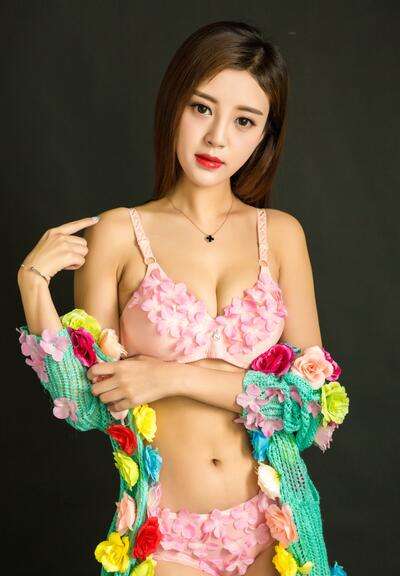 娇喘多汁丰腴高耸白皙美妇